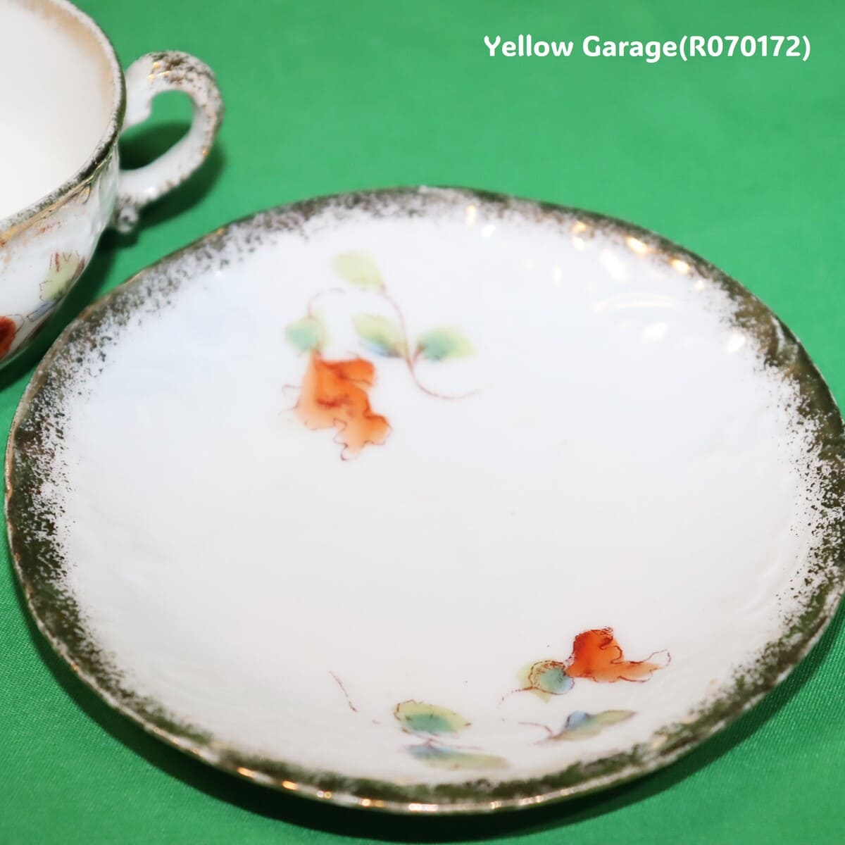 小振りなサイズが特徴のアンティーク・ティーセット＿カップ2ソーサーアップ