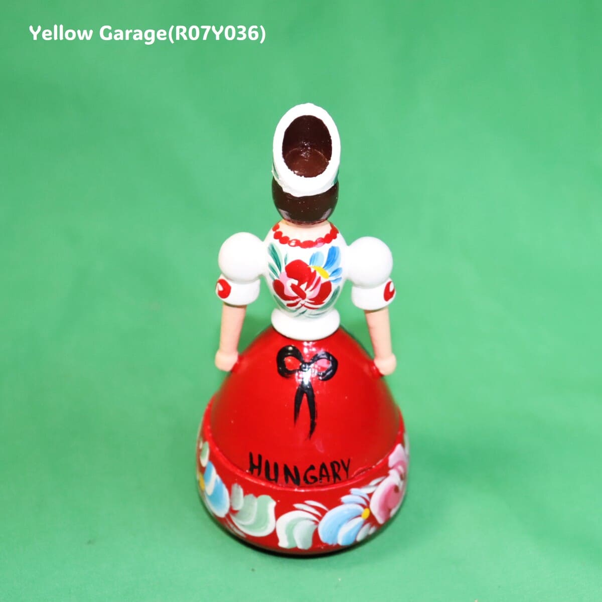 【ハンガリー製 ハンドペイント木製人形】民族衣装デザインのミニコンテナ型人形（ヴィンテージ風）