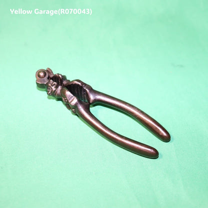 アンティーク鉄製ナッツクラッカー／人物モチーフ（王様または道化師デザイン）