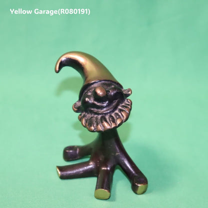 1960年代にオーストリアで制作されたWalter Bosse（ウォルター・ボッセ）によるオリジナルのビエンナブロンズ製ノーム（小人）フィギュア＿本体ななめ
