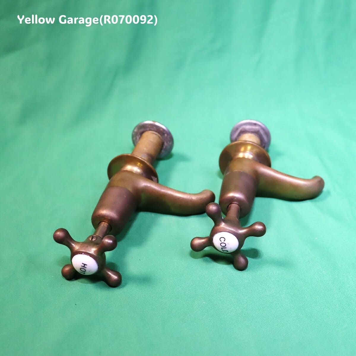 ヴィクトリアンスタイル 真鍮製アンティーク蛇口（HOT & COLD ペア）