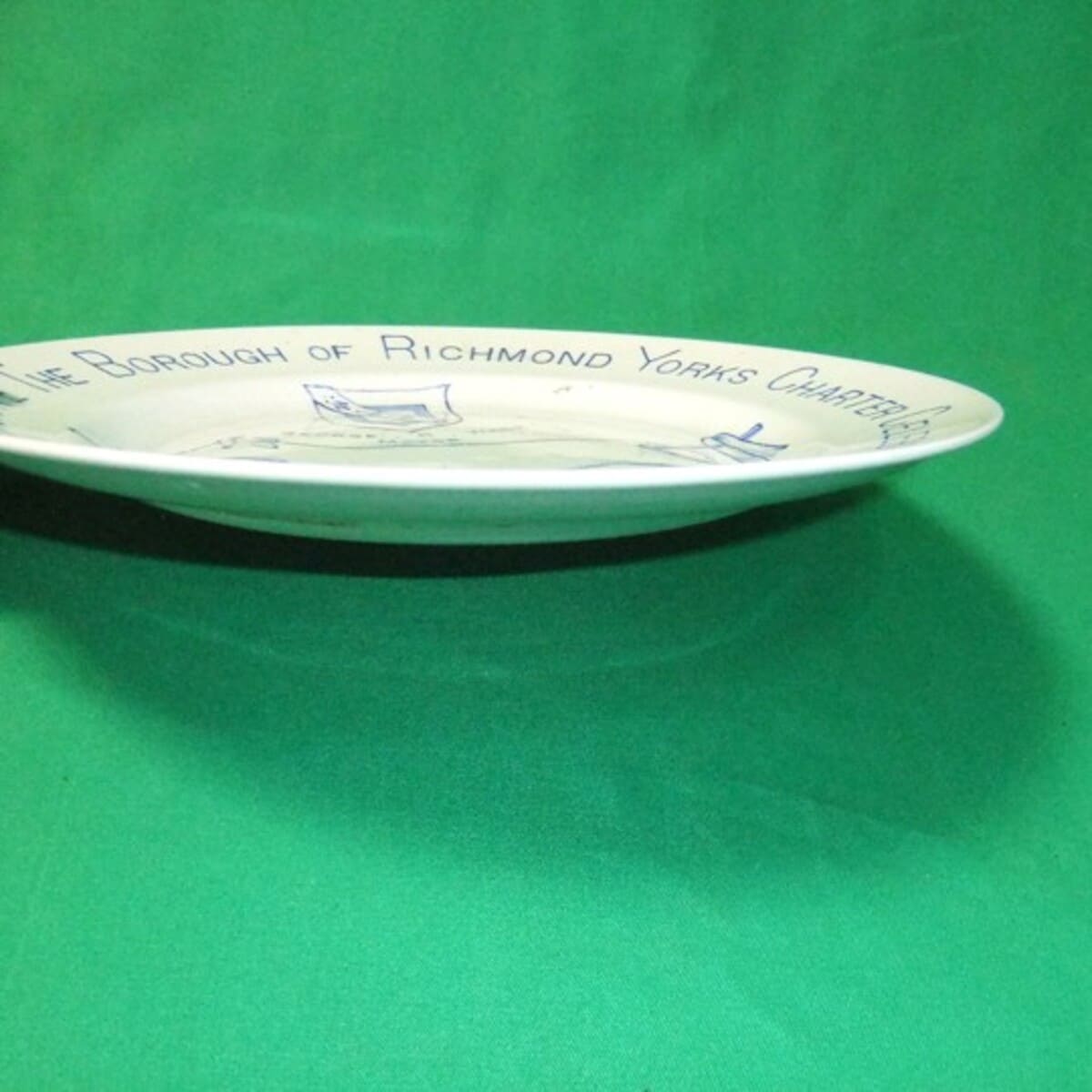 リッチモンド・ヨークシャー憲章600周年記念プレート