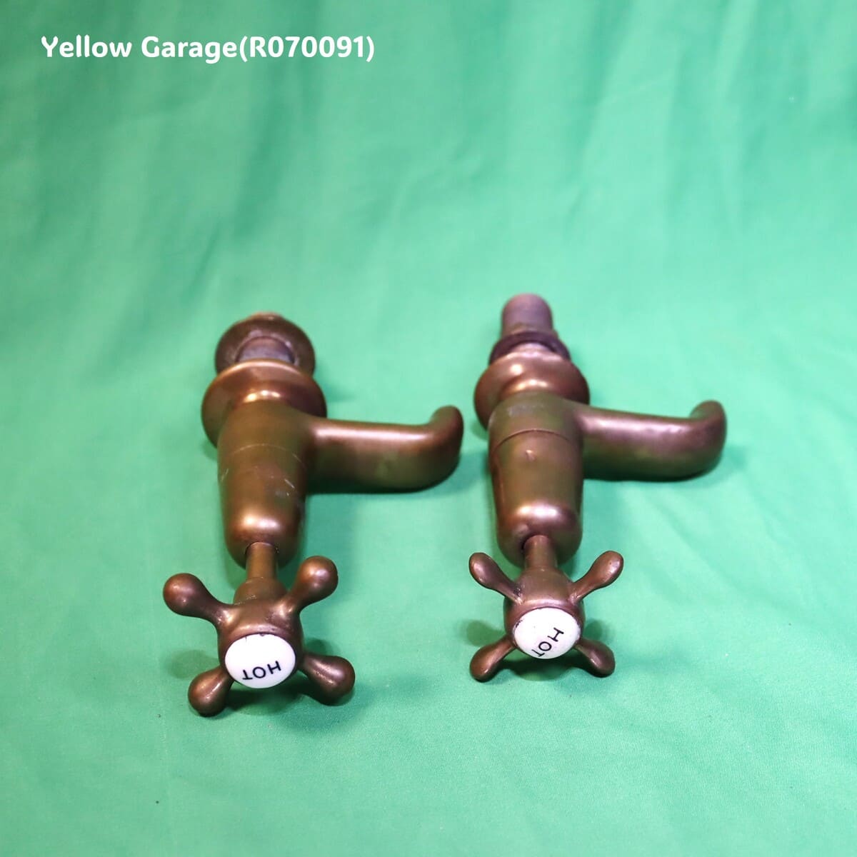 アンティーク真鍮製蛇口セット（HOTラベル付き・2本組）｜イギリス製推定