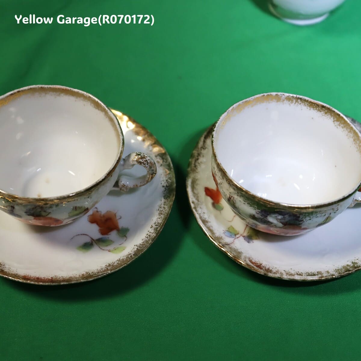 小振りなサイズが特徴のアンティーク・ティーセット＿カップ２個そろい