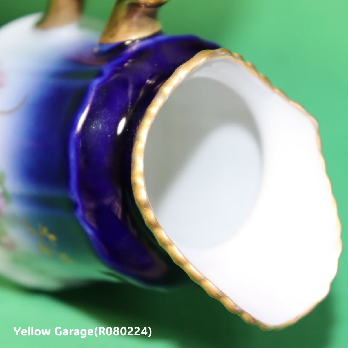 19世紀末〜20世紀初頭に製造されたフランス・リモージュのアンティークティーセット_ミルクポット口アップ