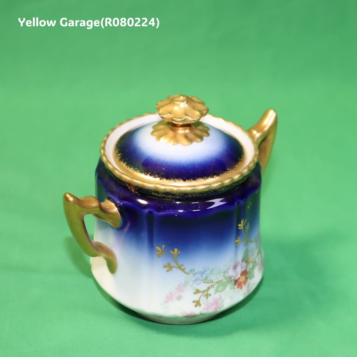 19世紀末〜20世紀初頭に製造されたフランス・リモージュのアンティークティーセット_シュガーポット逆斜め