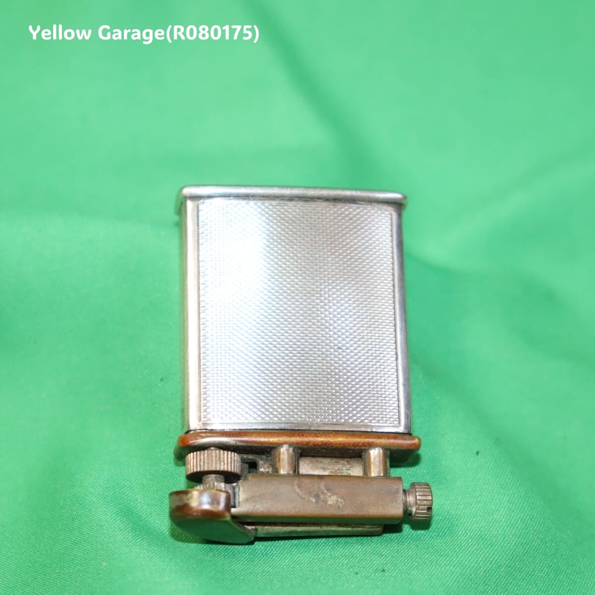 イギリス製のビンテージオイルライター＿頭下
