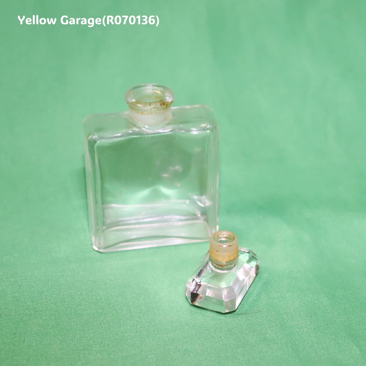 CHANEL ヴィンテージ香水ボトル｜刻印入りガラス製ミニパフューム