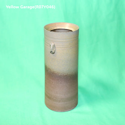 備前焼 花入れ（亀井勝 作 署名あり）高さ17cm