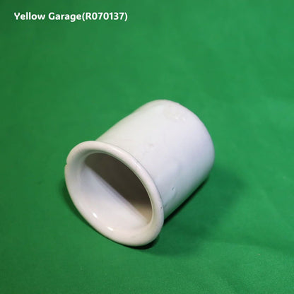 少量の薬品や軟膏の調合液体の計量に使われていたビーカー型の陶器容器‗正面口左下