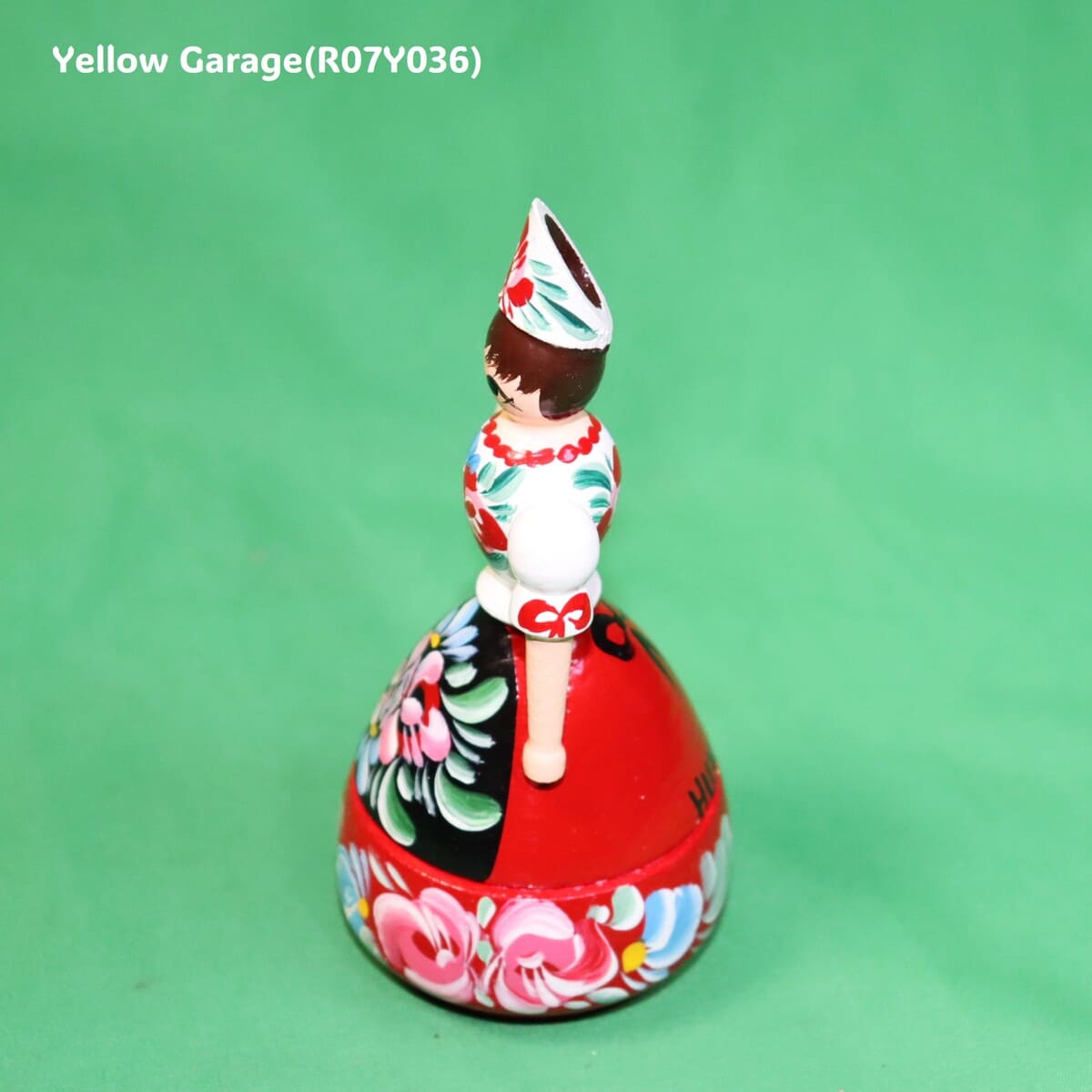 【ハンガリー製 ハンドペイント木製人形】民族衣装デザインのミニコンテナ型人形（ヴィンテージ風）