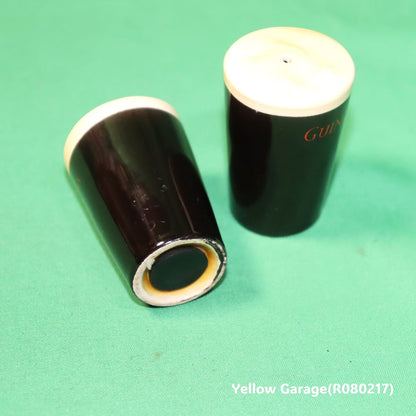 アイルランドを代表するスタウトビールGuinness。その象徴である「泡の乗ったパイントグラス」を忠実に再現したミニチュアの塩・コショウ入れ＿胡椒底