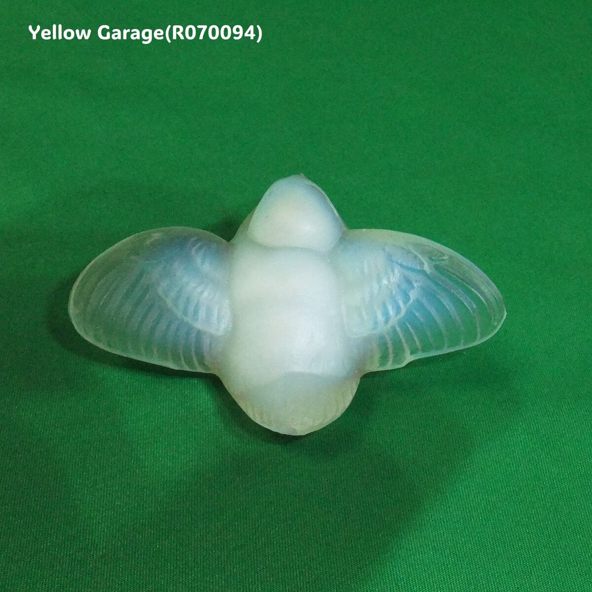 Sabino France製 オパルセントガラス小鳥像 “Oiseau aux Ailes Déployées”