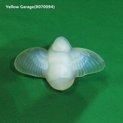 Sabino France製 オパルセントガラス小鳥像 “Oiseau aux Ailes Déployées”