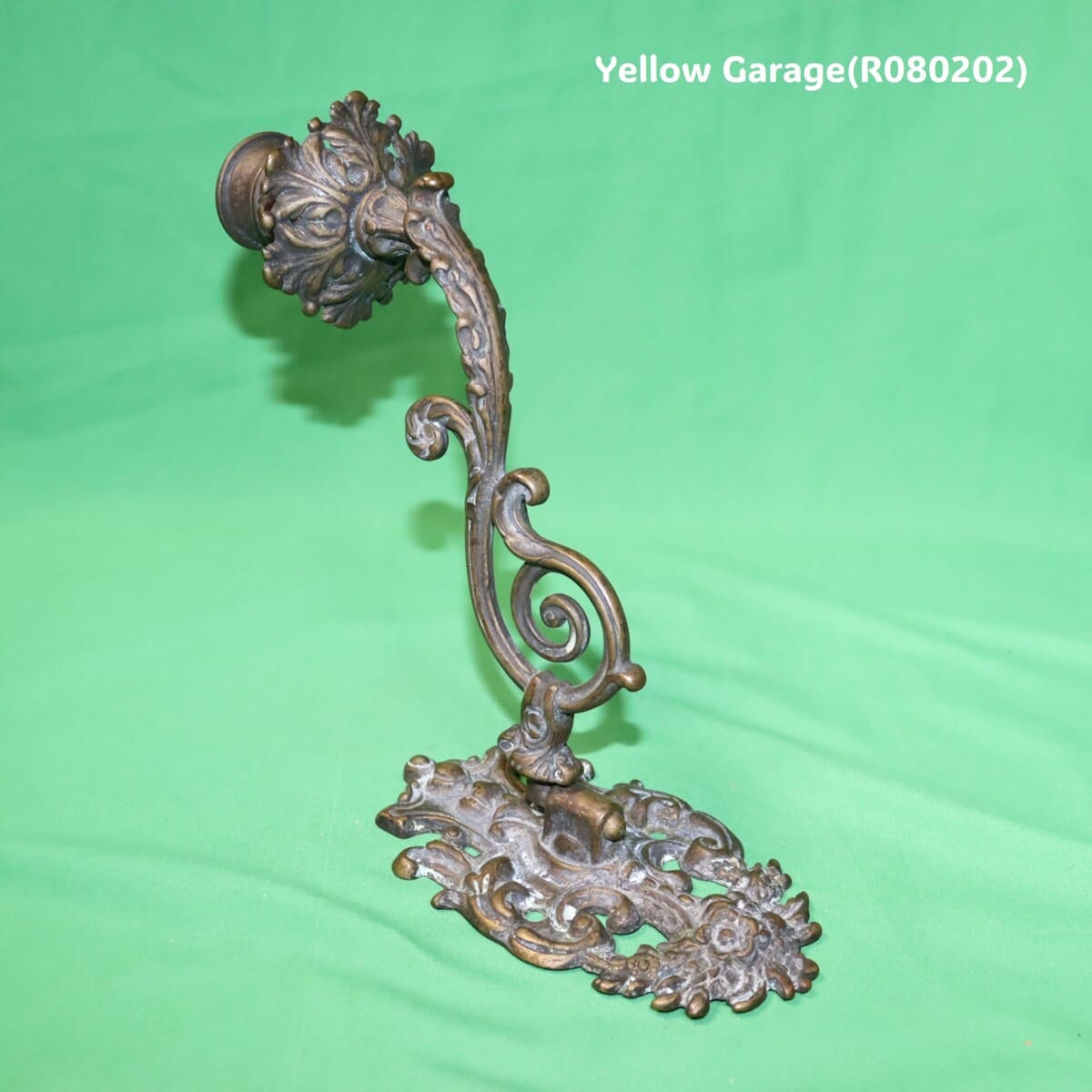 19世紀末から20世紀初頭にかけてヨーロッパ（おそらくフランスまたはイギリス）で製造されたと考えられるキャンドルスタンド＿全体左上