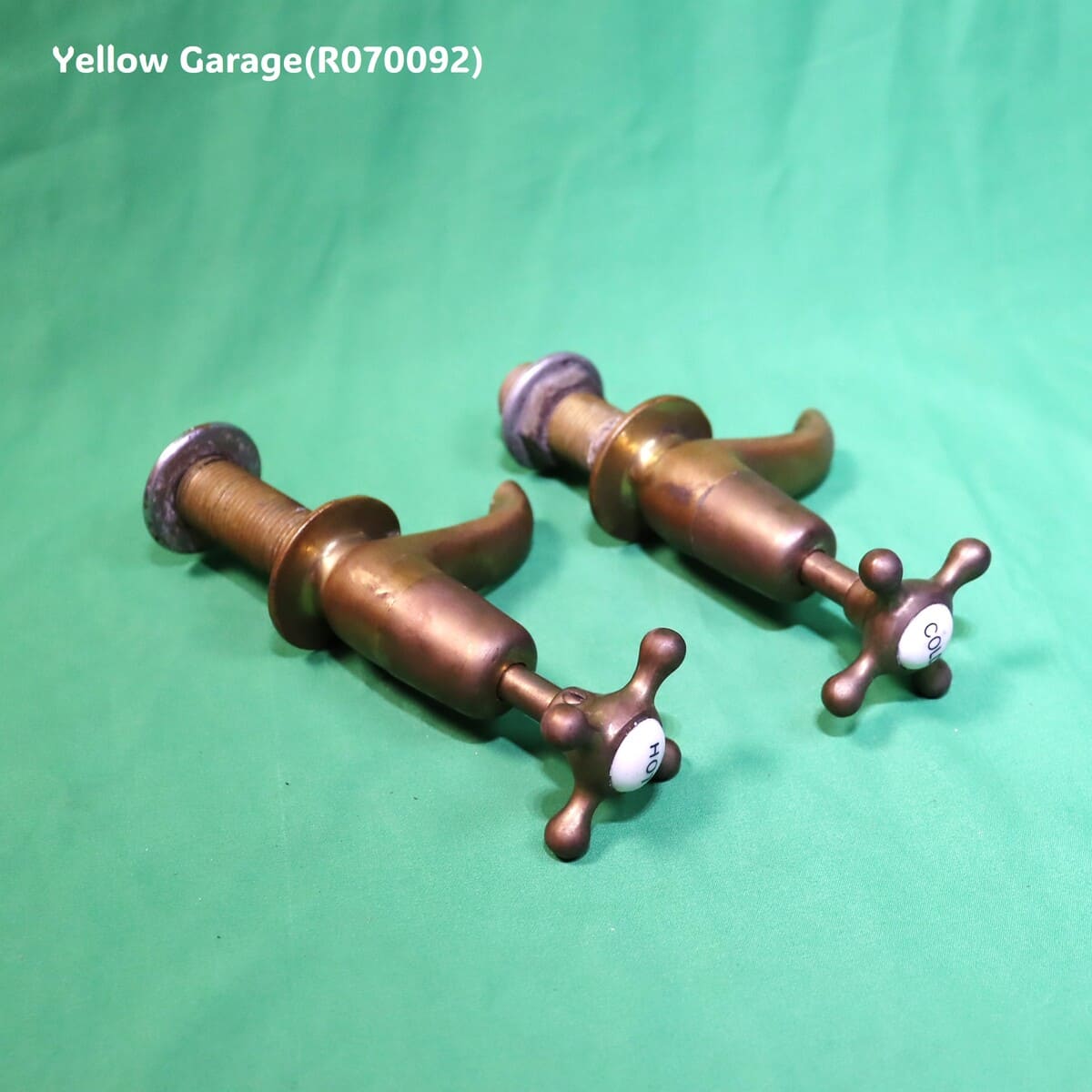 ヴィクトリアンスタイル 真鍮製アンティーク蛇口（HOT & COLD ペア）