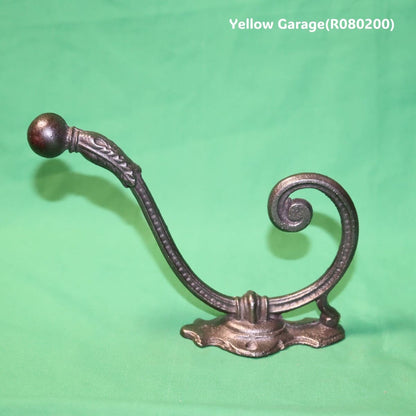 19世紀末から20世紀初頭にかけてヨーロッパの家庭玄関で実際に使われていたアンティークの壁付けフック_全体左