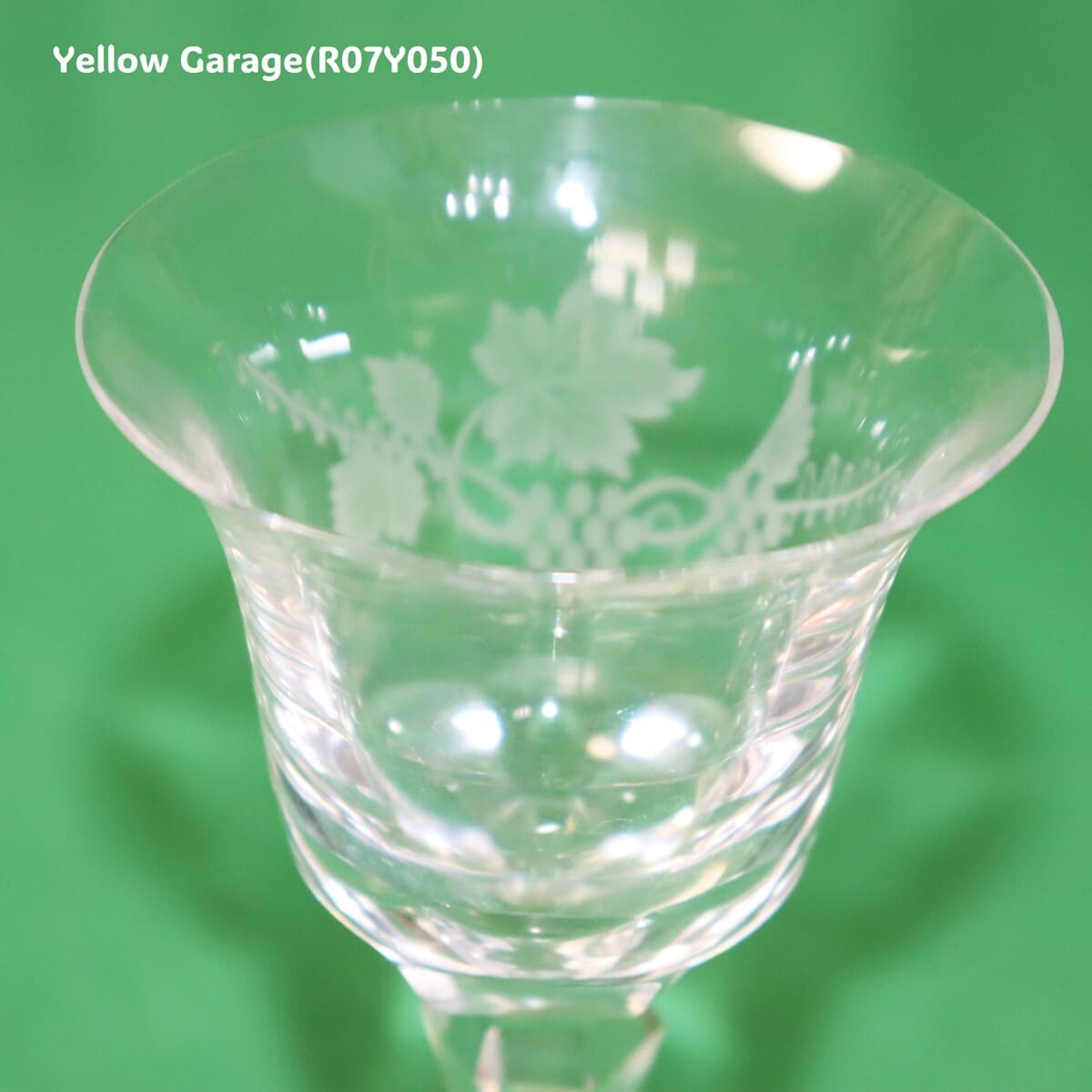 葡萄文様エッチング入りワイングラス（高さ14cm／ヴィンテージ風）