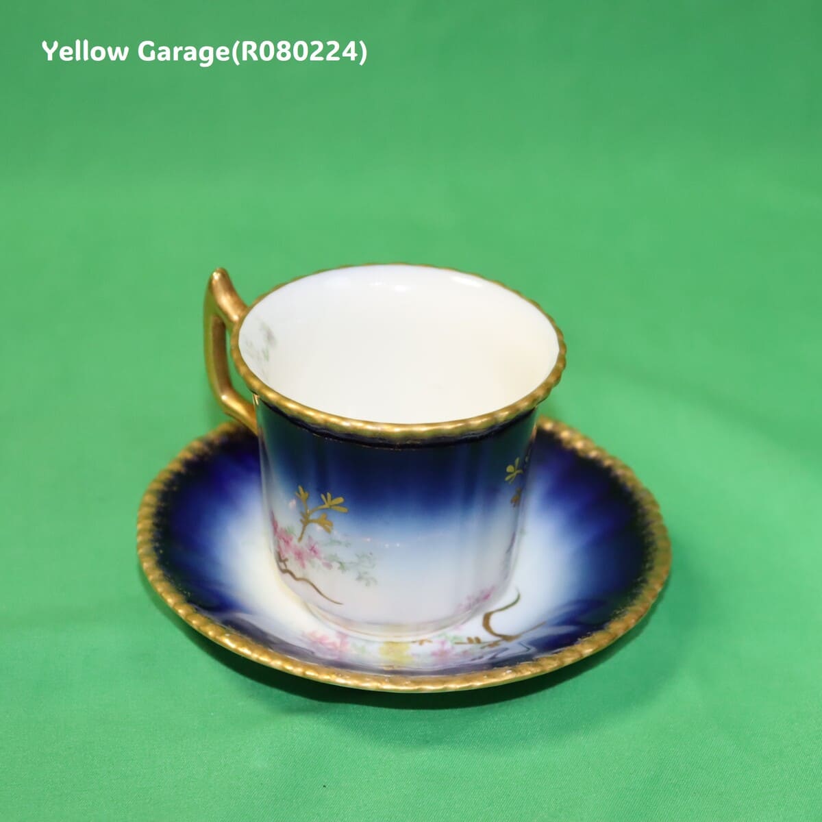 19世紀末〜20世紀初頭に製造されたフランス・リモージュのアンティークティーセット_カップ＆ソーサー違う角度