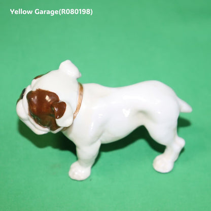 精緻な手仕事で仕上げられた陶器製ブルドッグのアンティークフィギュリン_左