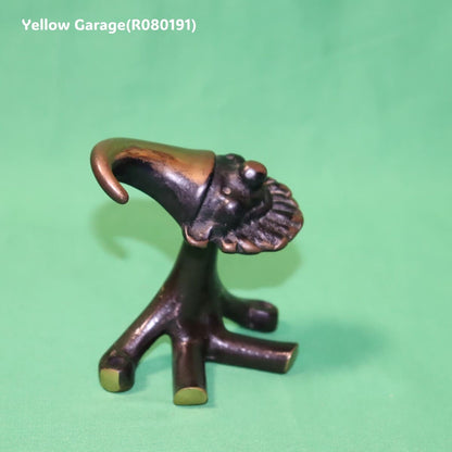 1960年代にオーストリアで制作されたWalter Bosse（ウォルター・ボッセ）によるオリジナルのビエンナブロンズ製ノーム（小人）フィギュア＿本体右横