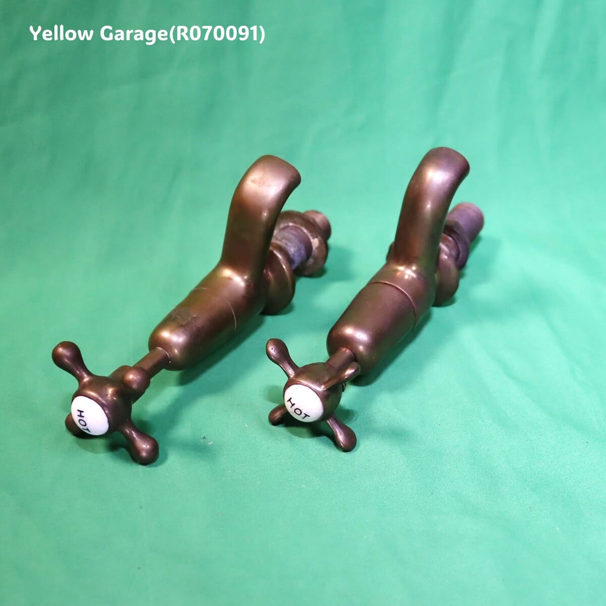 アンティーク真鍮製蛇口セット（HOTラベル付き・2本組）｜イギリス製推定