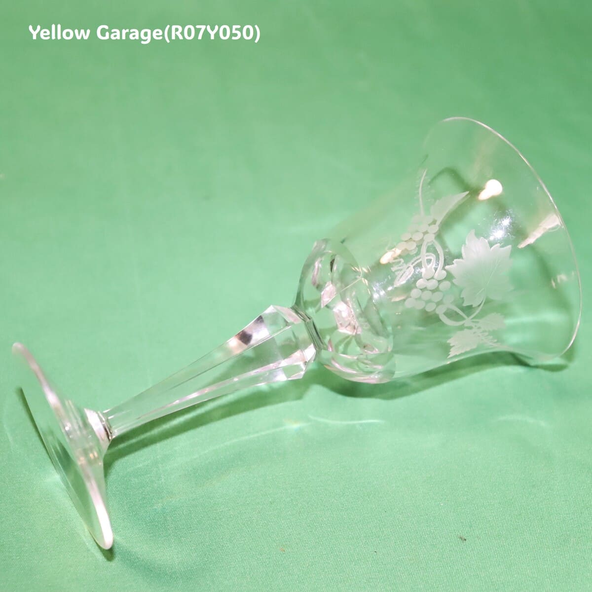 葡萄文様エッチング入りワイングラス（高さ14cm／ヴィンテージ風）