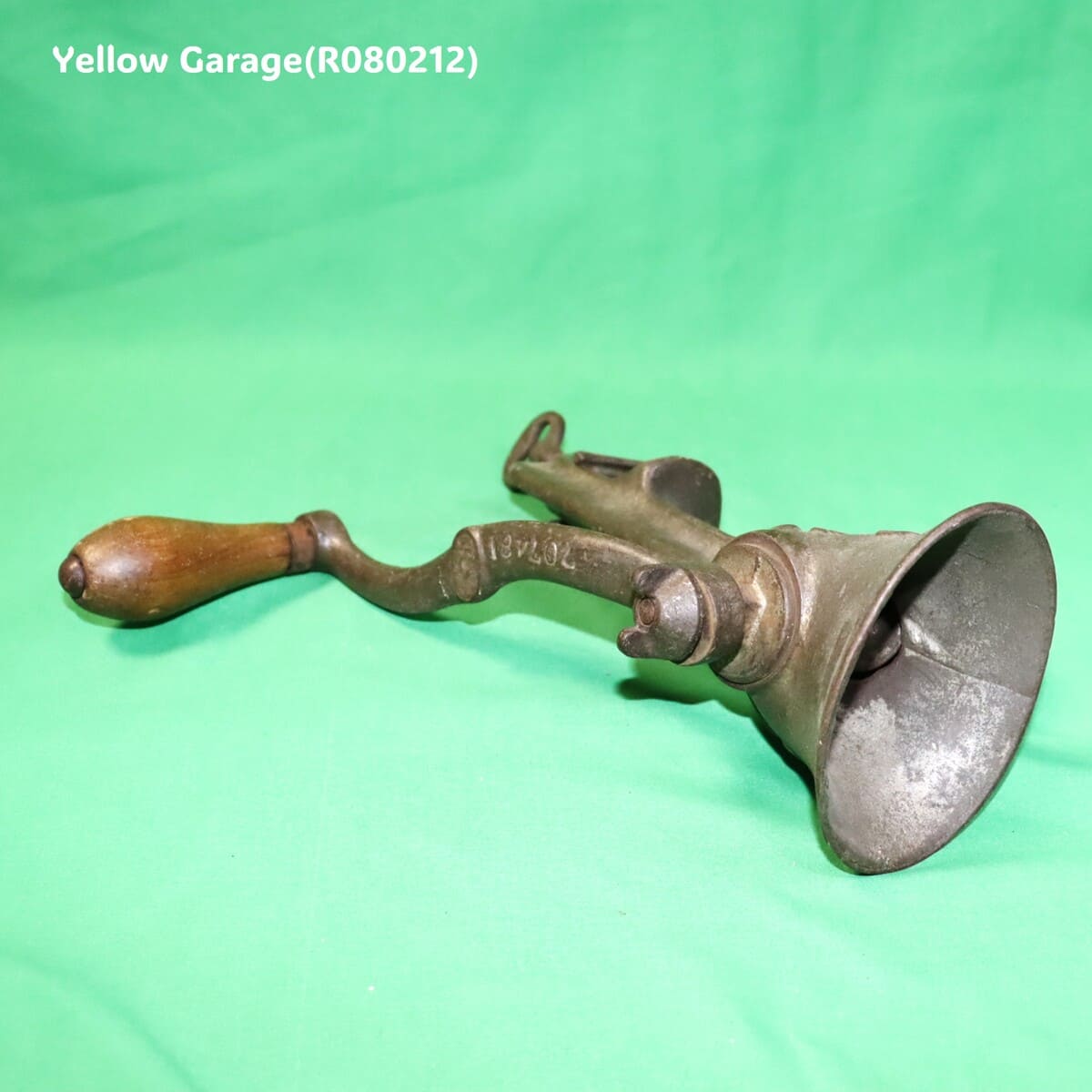 20世紀初頭の英国で使用されていたと考えられるSPONG（スポング）社製 アンティーク・ミートグラインダー＿全体右下