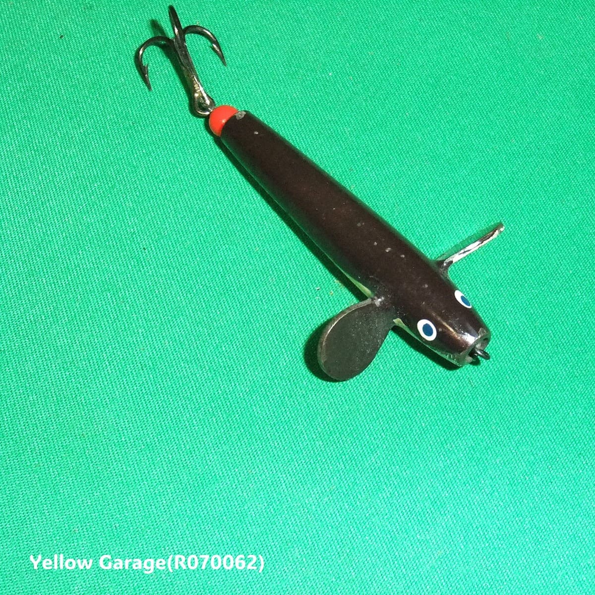 ヴィンテージ メタルフィッシュルアー（スクリューフィン付き）