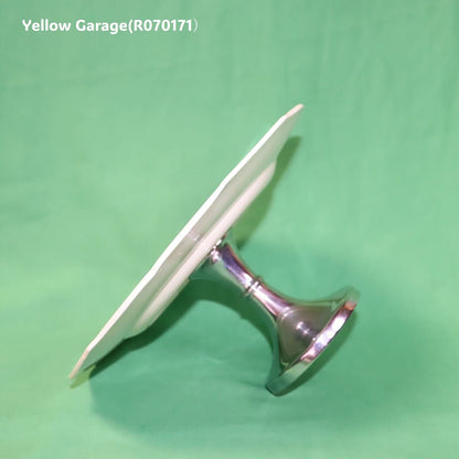 ヨーロッパで作られた陶器製プレートと金属脚を組み合わせたアンティークのケーキスタンド＿左正面