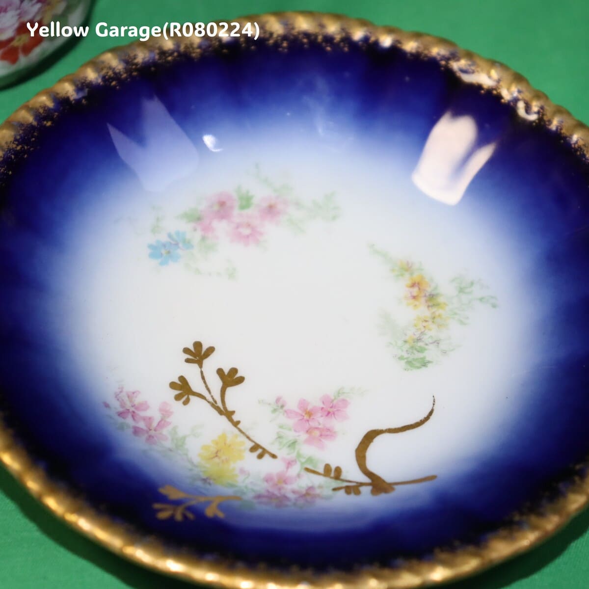 19世紀末〜20世紀初頭に製造されたフランス・リモージュのアンティークティーセット_ソーサーアップ