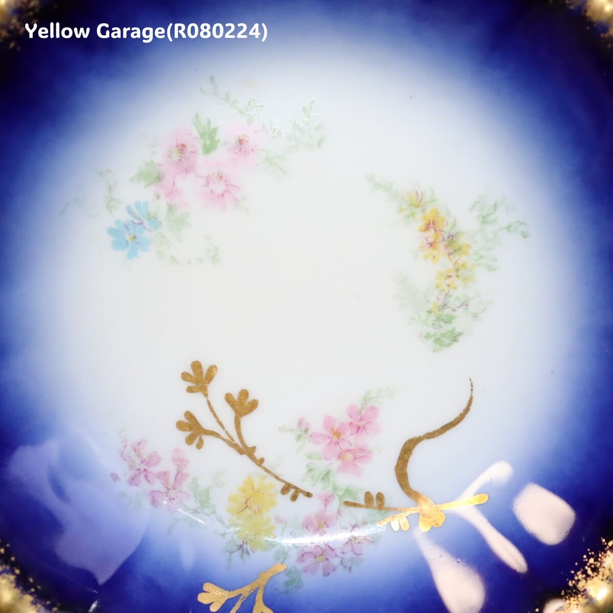 19世紀末〜20世紀初頭に製造されたフランス・リモージュのアンティークティーセット_ソーサー絵柄