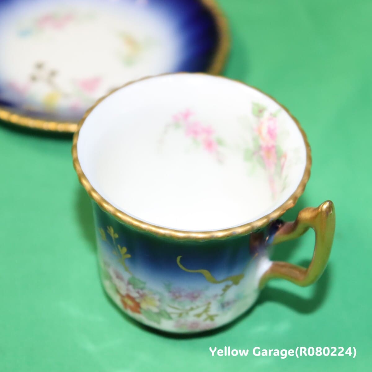 19世紀末〜20世紀初頭に製造されたフランス・リモージュのアンティークティーセット_カップアップ