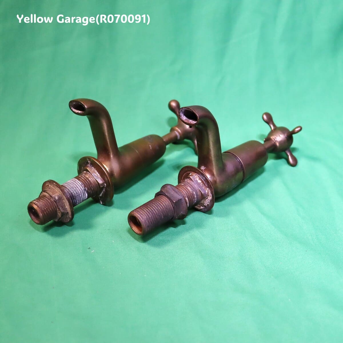 アンティーク真鍮製蛇口セット（HOTラベル付き・2本組）｜イギリス製推定