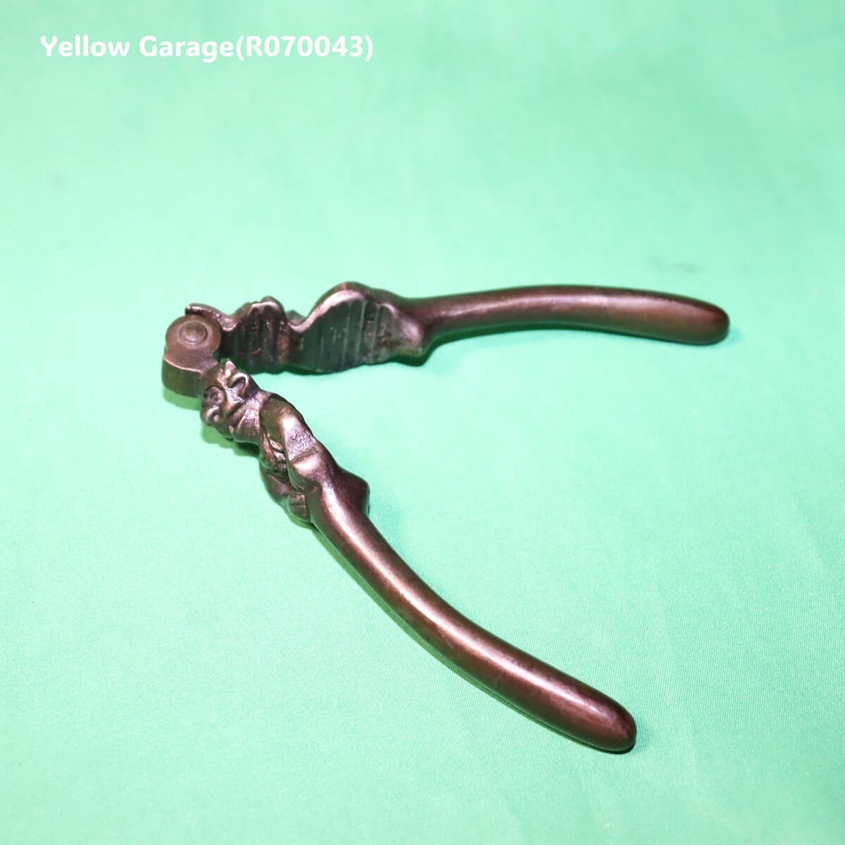 アンティーク鉄製ナッツクラッカー／人物モチーフ（王様または道化師デザイン）