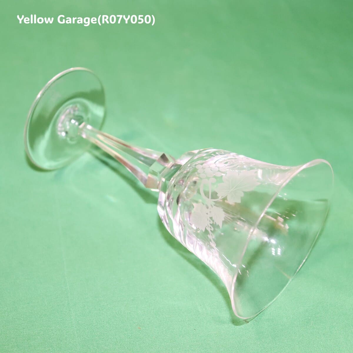 葡萄文様エッチング入りワイングラス（高さ14cm／ヴィンテージ風）