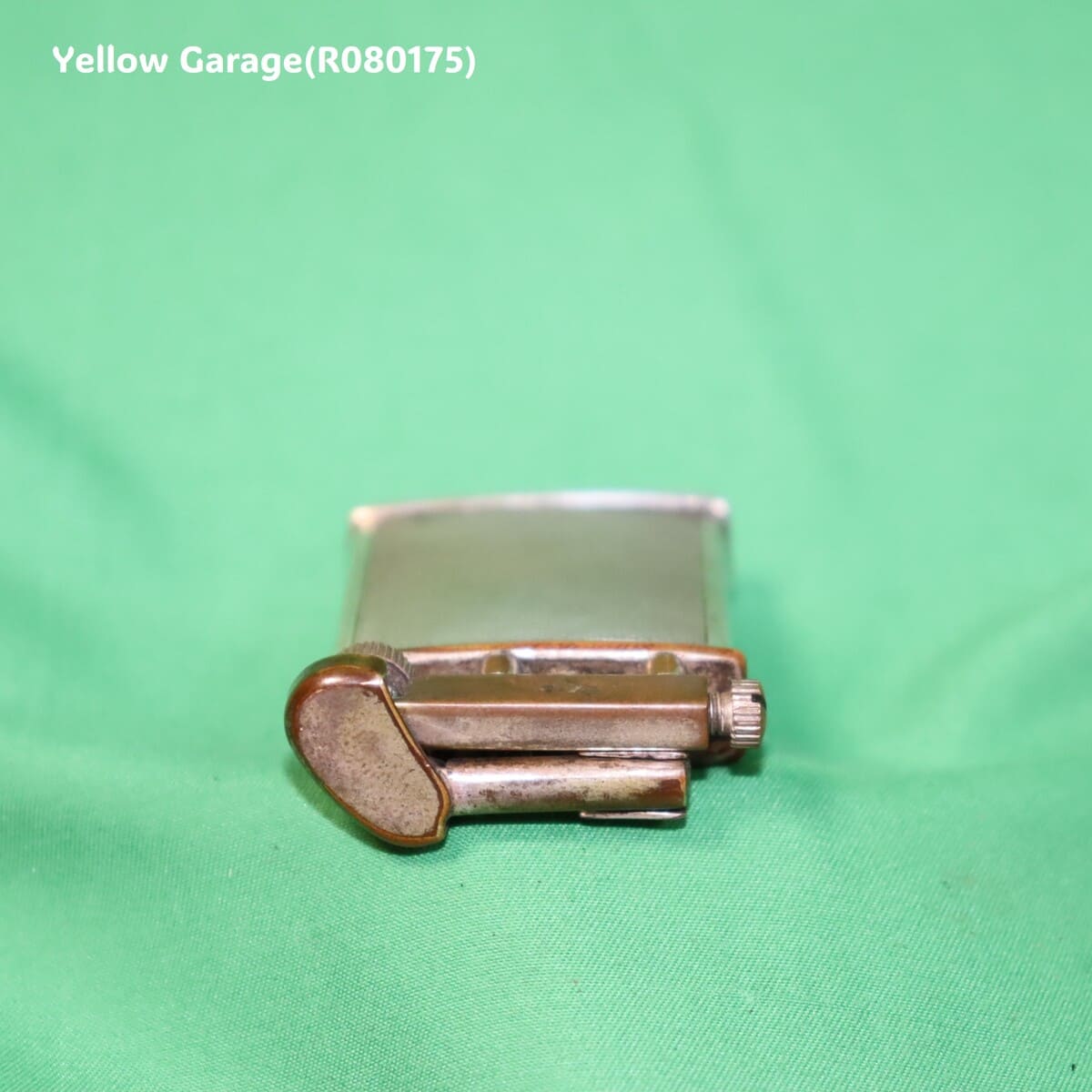 イギリス製のビンテージオイルライター＿あたま正面