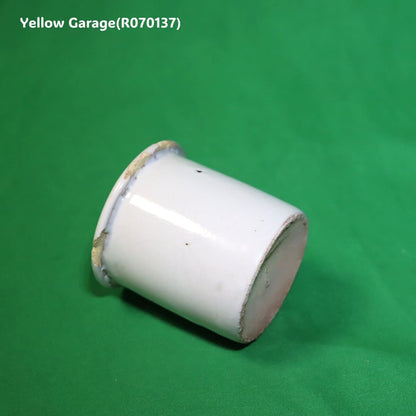 少量の薬品や軟膏の調合液体の計量に使われていたビーカー型の陶器容器‗底右下