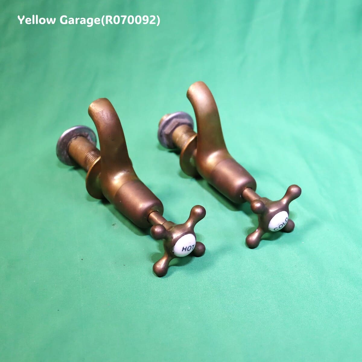 ヴィクトリアンスタイル 真鍮製アンティーク蛇口（HOT & COLD ペア）