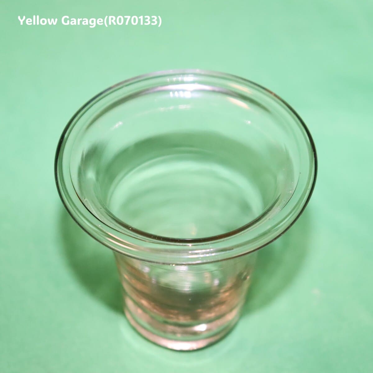 フレア形状のガラスカップ_口アップ