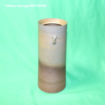 備前焼 花入れ（亀井勝 作 署名あり）高さ17cm