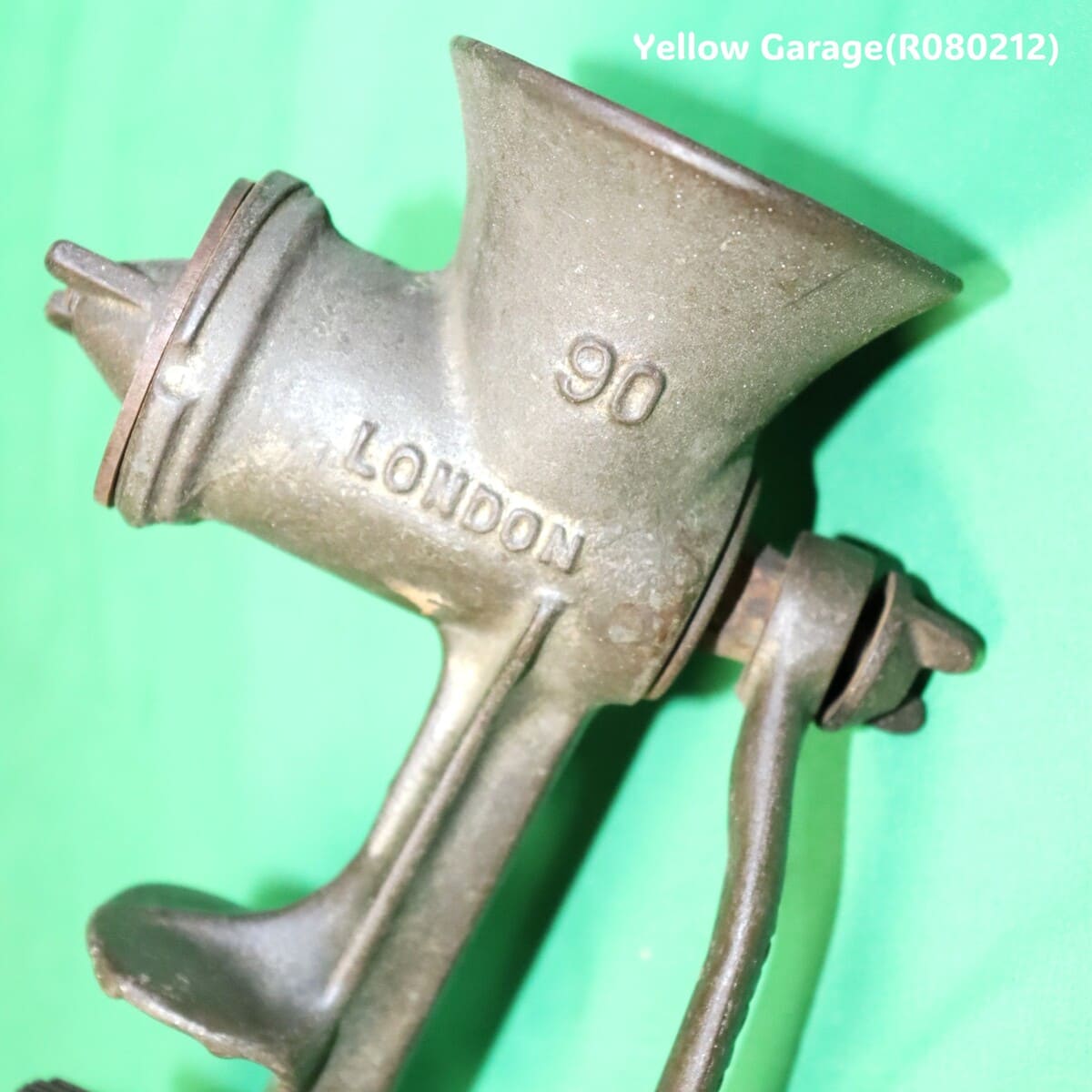 20世紀初頭の英国で使用されていたと考えられるSPONG（スポング）社製 アンティーク・ミートグラインダー＿アップ右上