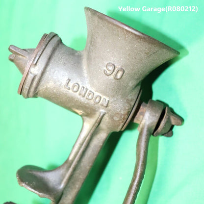 20世紀初頭の英国で使用されていたと考えられるSPONG（スポング）社製 アンティーク・ミートグラインダー＿アップ右上