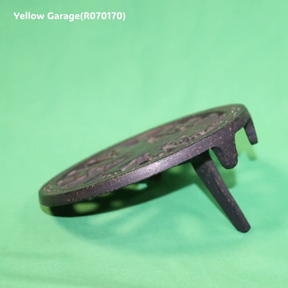 19世紀末から20世紀初頭のヨーロッパで使用されていたと考えられる鋳鉄製の暖炉アクセサリー＿足右下