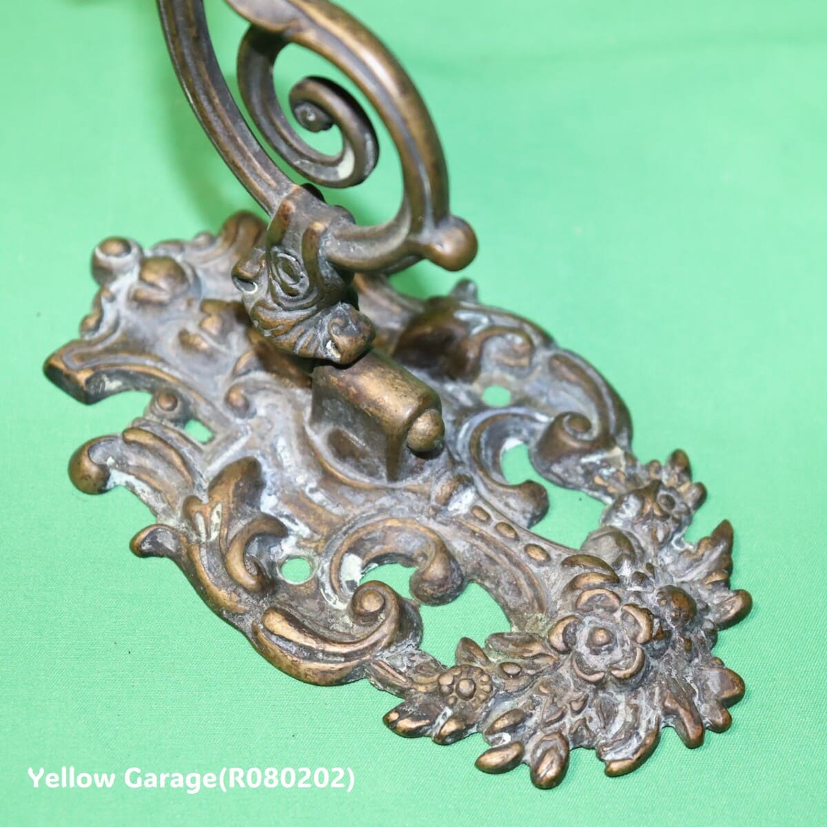 19世紀末から20世紀初頭にかけてヨーロッパ（おそらくフランスまたはイギリス）で製造されたと考えられるキャンドルスタンド＿台アップ