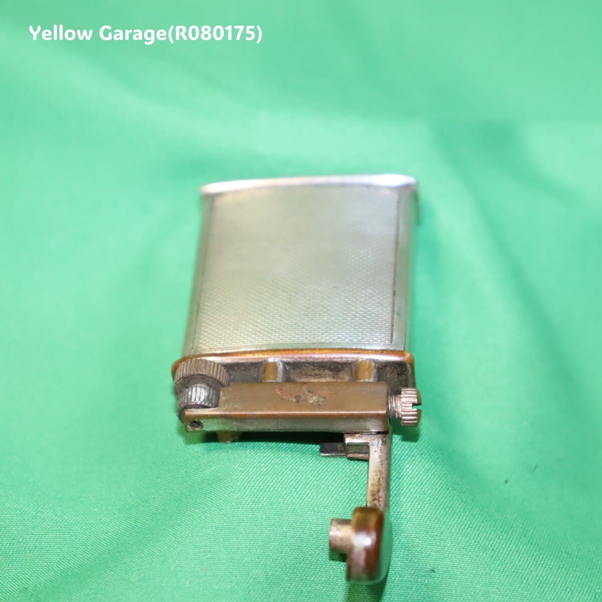 イギリス製のビンテージオイルライター＿あたま正面蓋開き