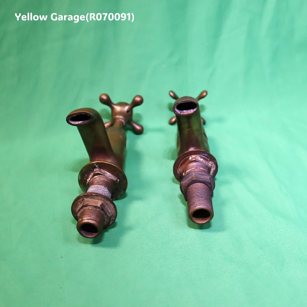 アンティーク真鍮製蛇口セット（HOTラベル付き・2本組）｜イギリス製推定