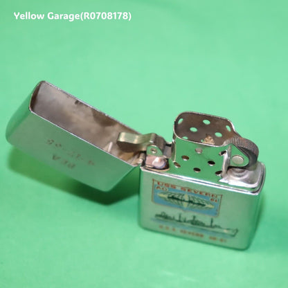 米国 Zippo 社製1966年製のオイルライター＿蓋開く真上から