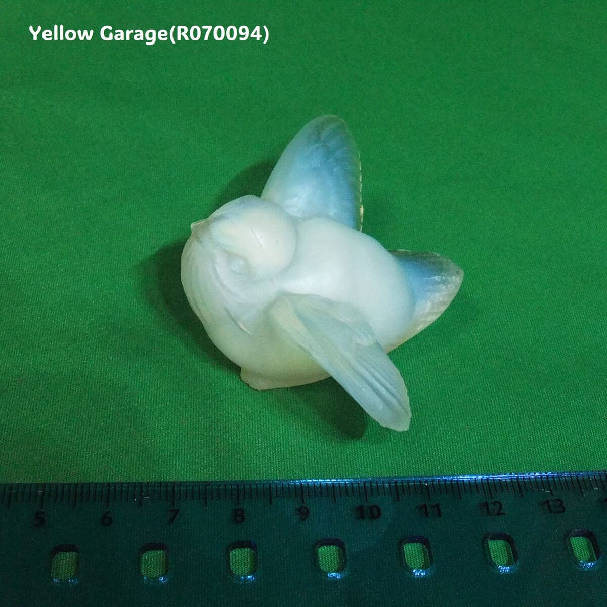 Sabino France製 オパルセントガラス小鳥像 “Oiseau aux Ailes Déployées”