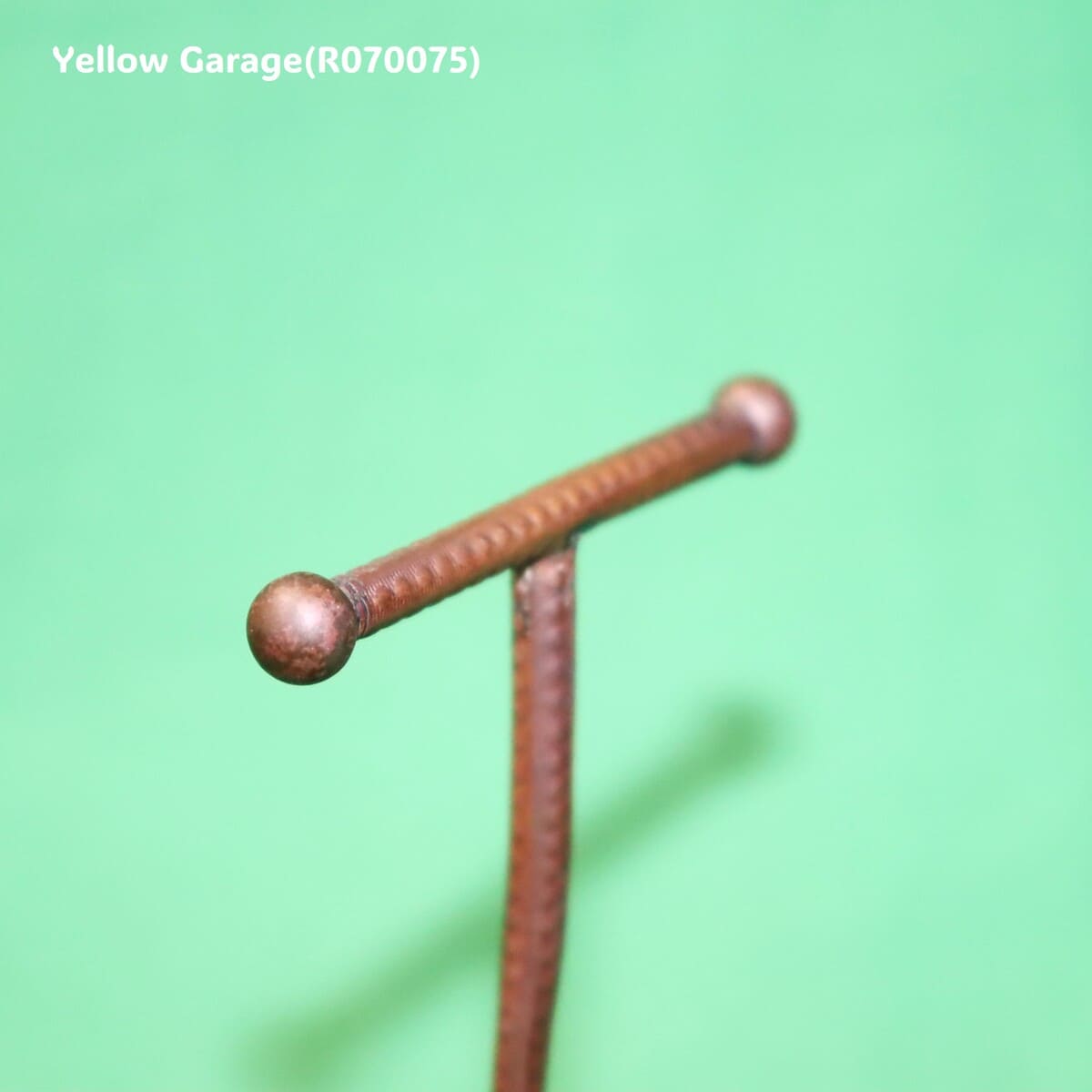 アンティーク真鍮製アクセサリスタンド（縞模様装飾）